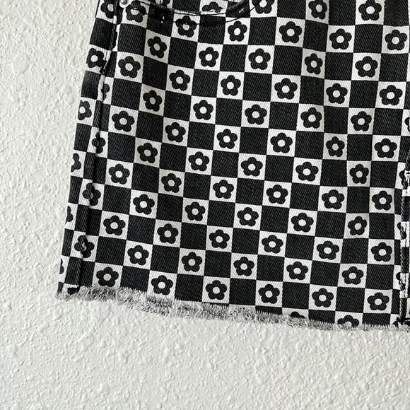 PAC SUN Roxanne Black and White Checkered Floral Denim Mini Skirt Size 26 - Picture 4 of 7
